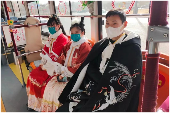 老家河南 心的春運(yùn)︱熟悉的春節(jié)里！ 看洛陽(yáng)公交人的過(guò)年儀式感 