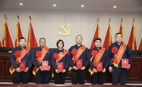 0203 安全服務(wù)能手從左至右依次為 黨萬(wàn)超、朱學(xué)民、任興芳、王琳汝、周冬偉、王須波.jpg