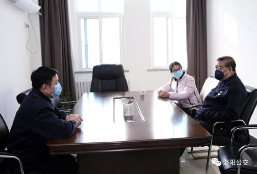 眾志成城、共克時艱——團市委向公交一線捐贈疫情防控物資