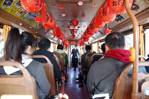 慶祝建司70周年！洛陽公交集團(tuán)邀請市民代表“零距離”探秘公交03.JPG