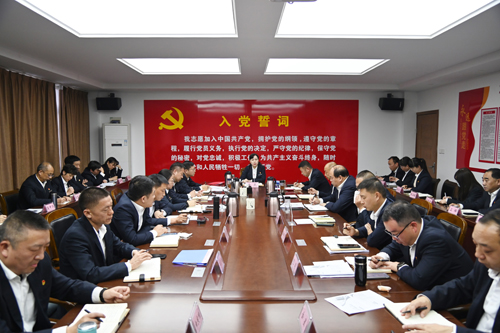 打好“收官戰(zhàn)” 謀好“開局篇”！洛陽公交集團召開11月董事長月調度會02.JPG